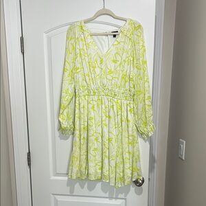 Torrid Size 1 Floral V-Neck Dress in Green and White